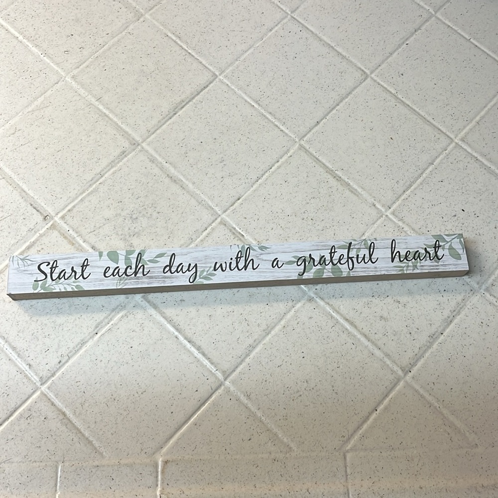 Inspirational Home Wall Decor - Start Each Day with a Grateful Heart - White